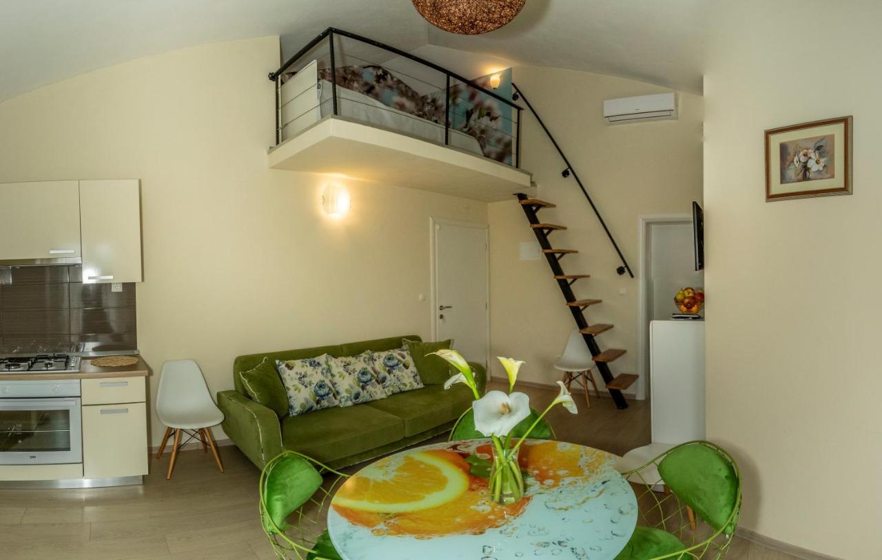 Apartment with Garden View
