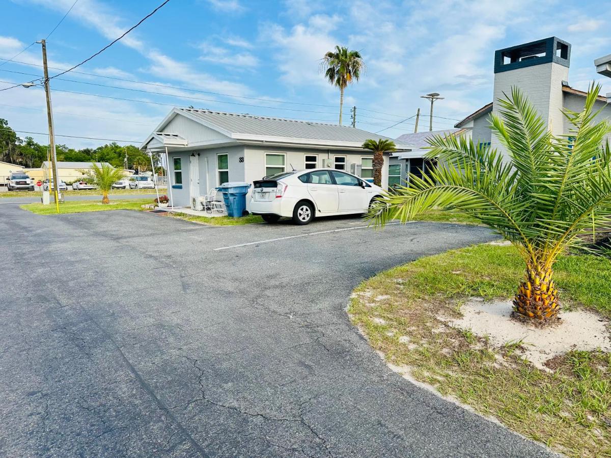 Cottage 34, Coconut Cottage - Dora Canal Court - a downtown, waterfront community - B&B Tavares