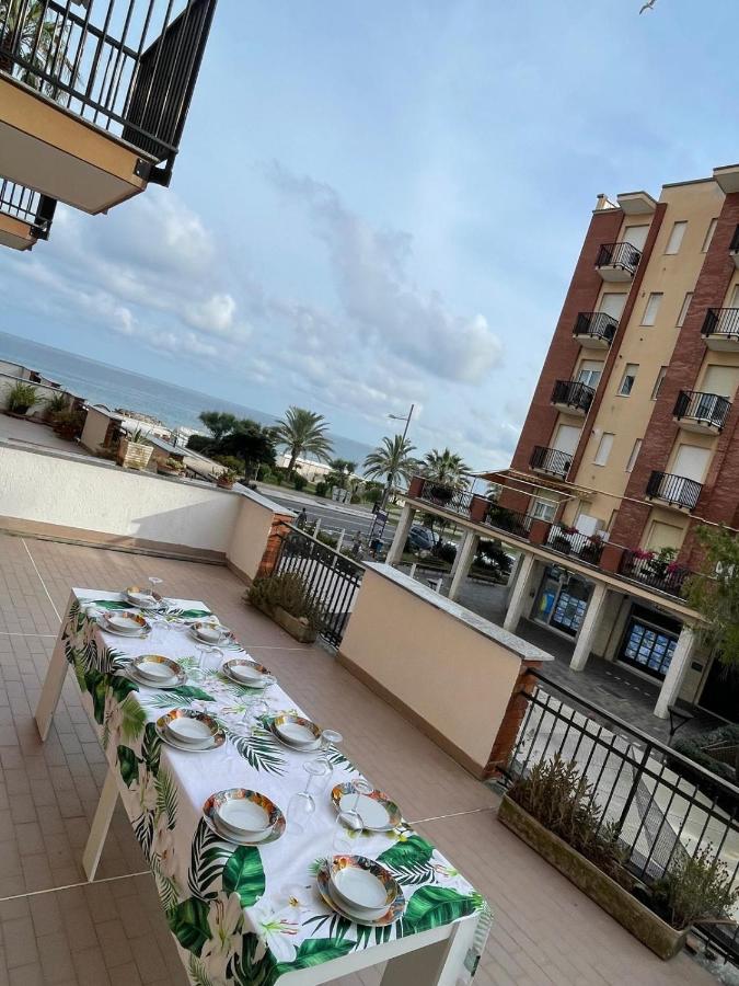 Appartamento con terrazzo vista mare - B&B