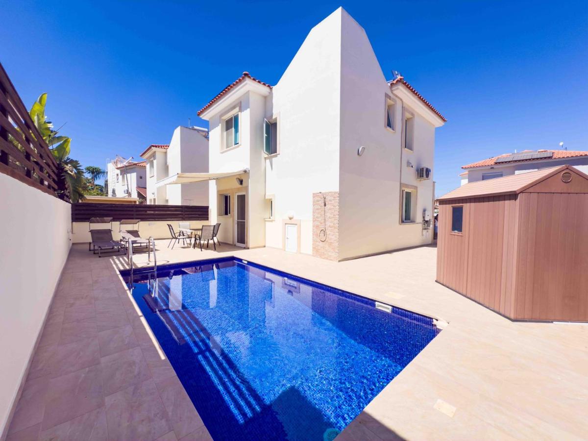 Villa Rena - 3BR Retreat near Kalamies Beach - B&B Paralímni