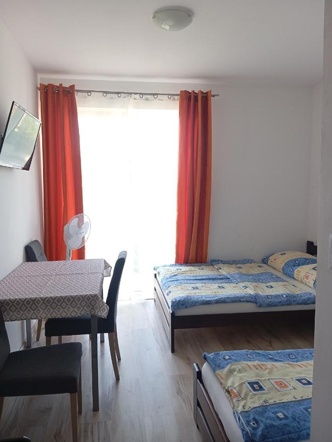 Camera Tripla con Bagno Privato e Balcone