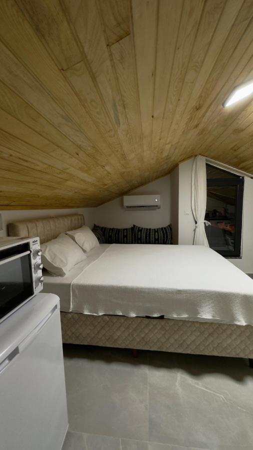 Studio Triple Standard