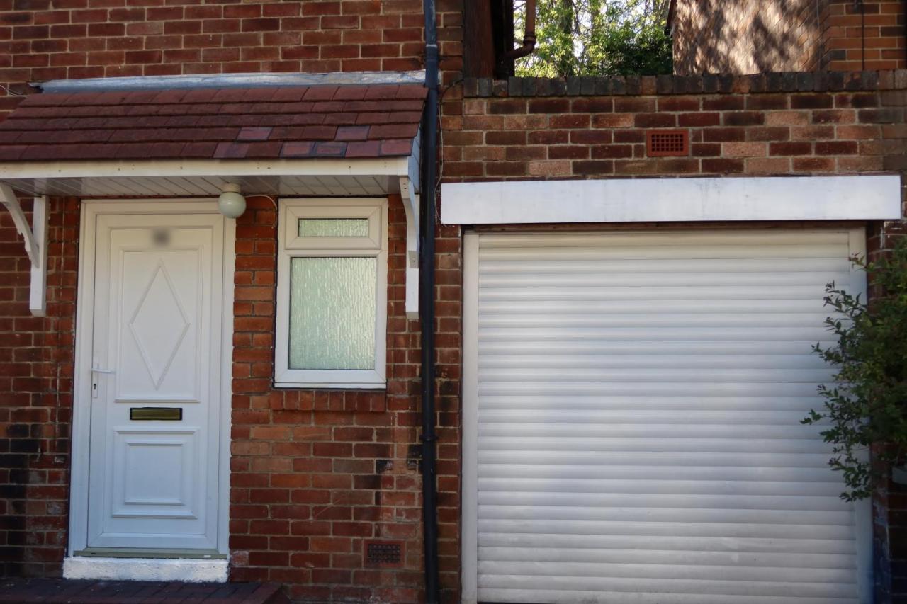 Spacious Home in Newcastle upon Tyne - Free Parking - B&B