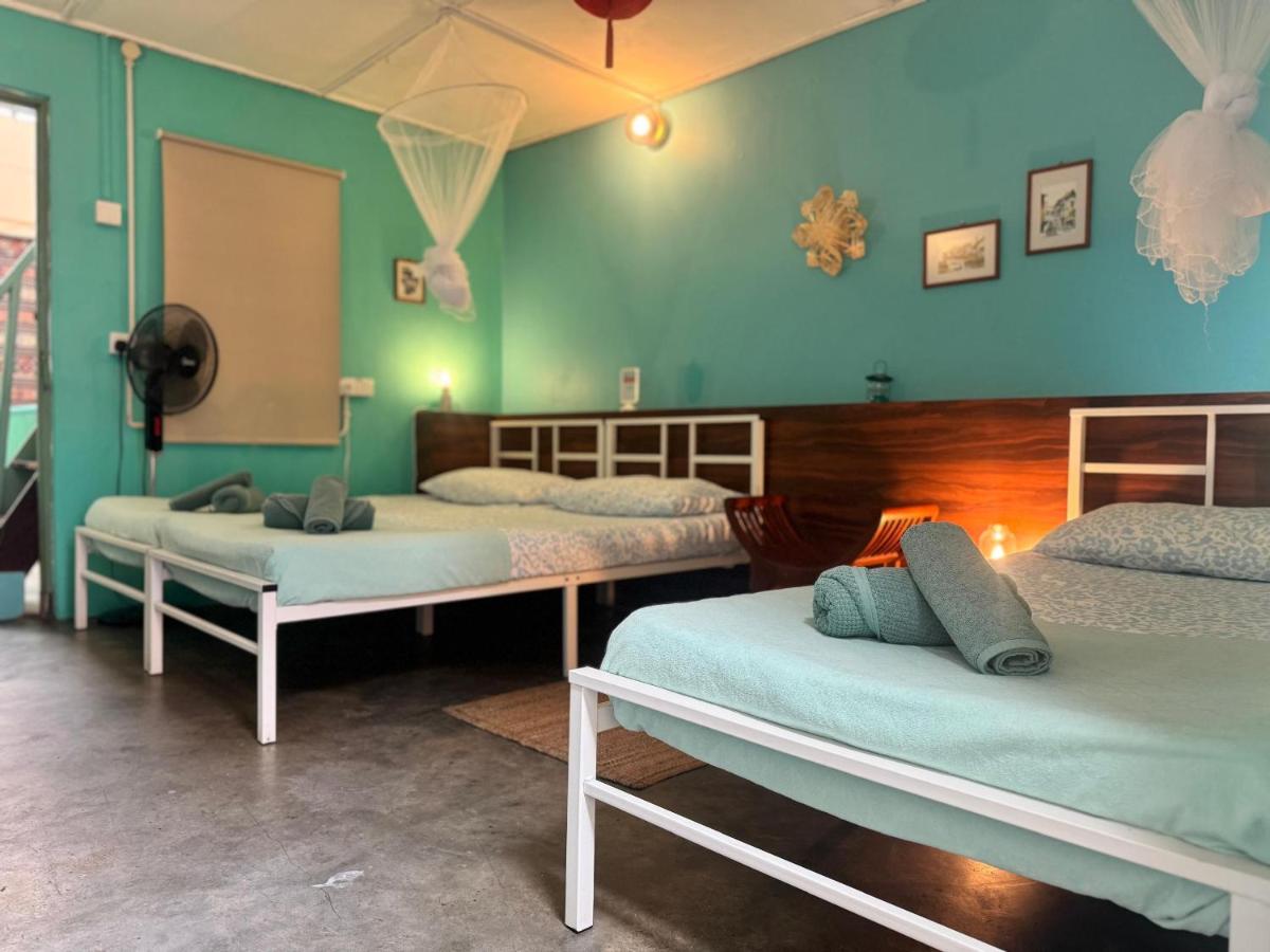 Chambre Triple avec Toilettes Communes