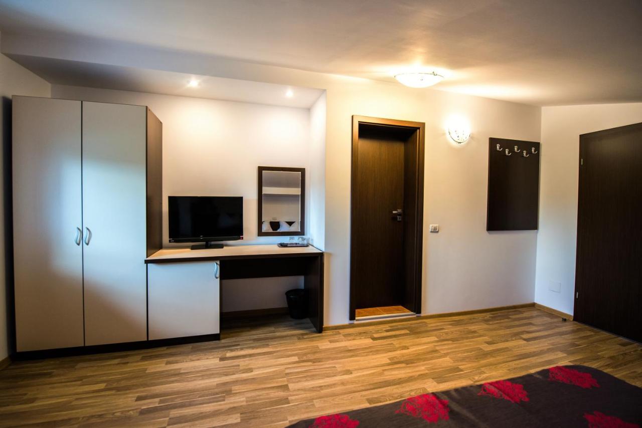 Economy Triple Room
