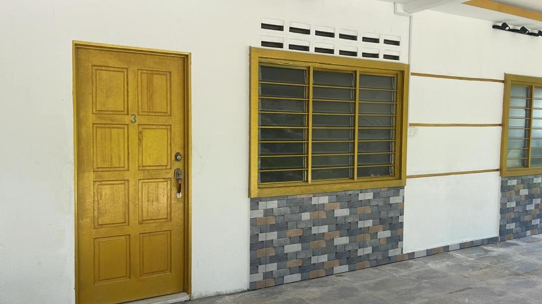 Dian 2 Rooms Family House - Bed and Breakfast Muadzam Shah