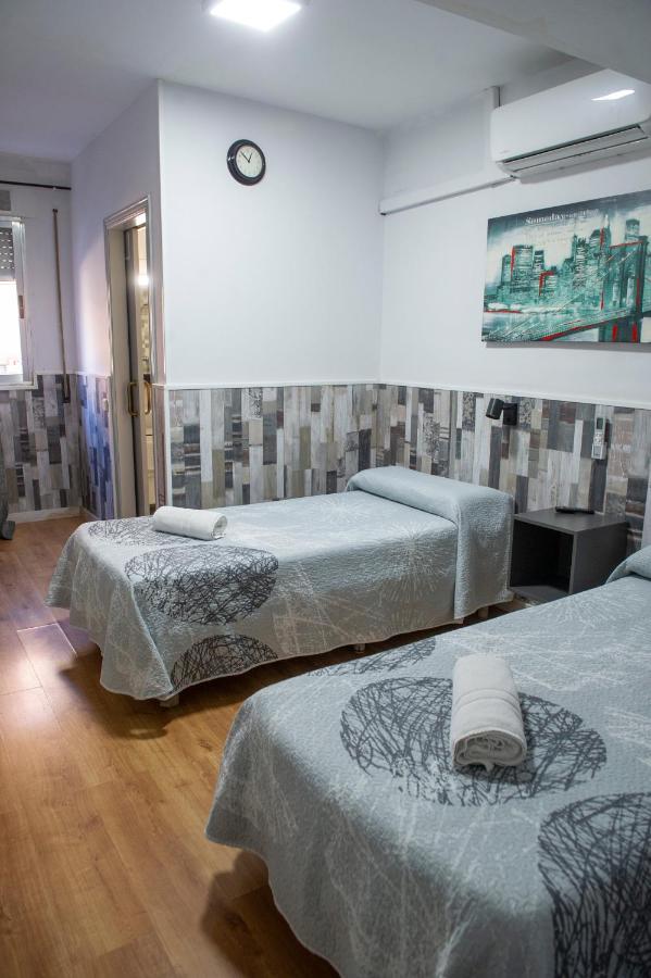 Camera Matrimoniale/Doppia con Letti Singoli con Bagno in Comune