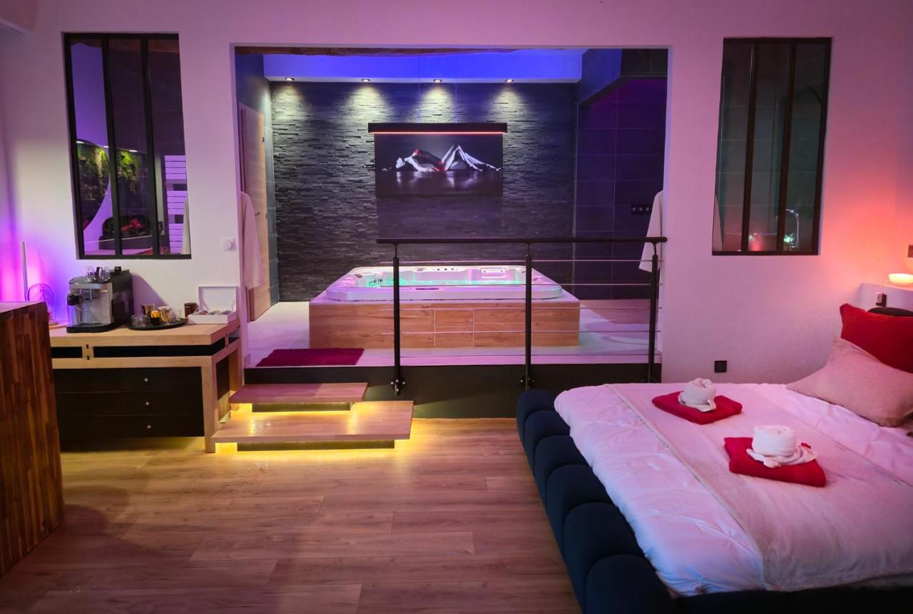 Suite with Hot Tub