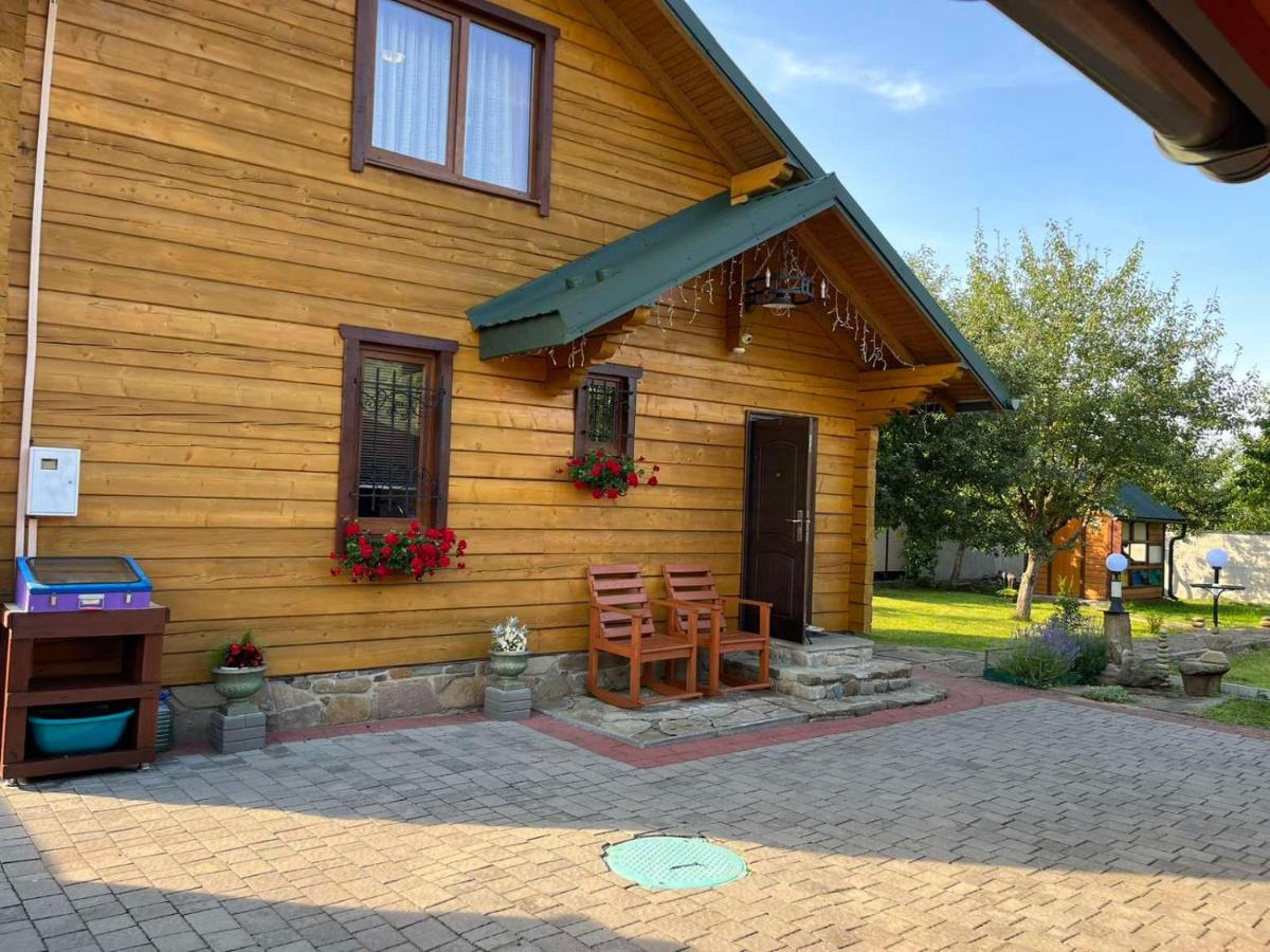 Дача Тиха - Bed and Breakfast Dubyna
