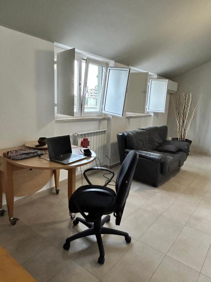 Smart Working con due terrazzi e fibra ultra veloce - B&B Latina