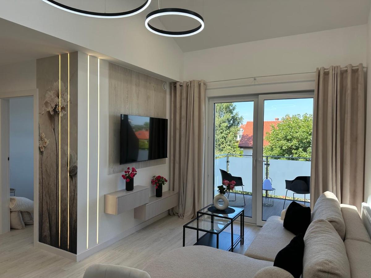 Nowy apartament z dwoma sypialniami i garażem - B&B