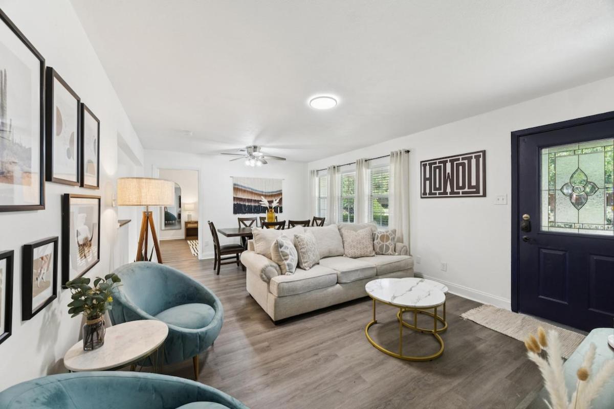 Boho Bungalow near DFW Airport - B&B Farmers Branch