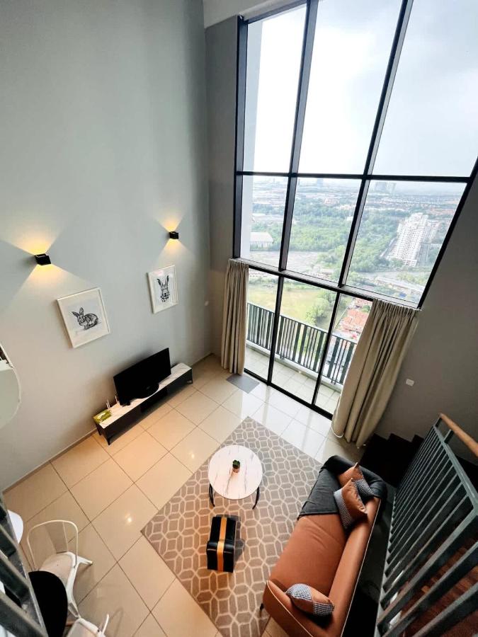Tranquil Homes at i-City - WiFi TV Box & 1 Carpark - B&B Shah Alam