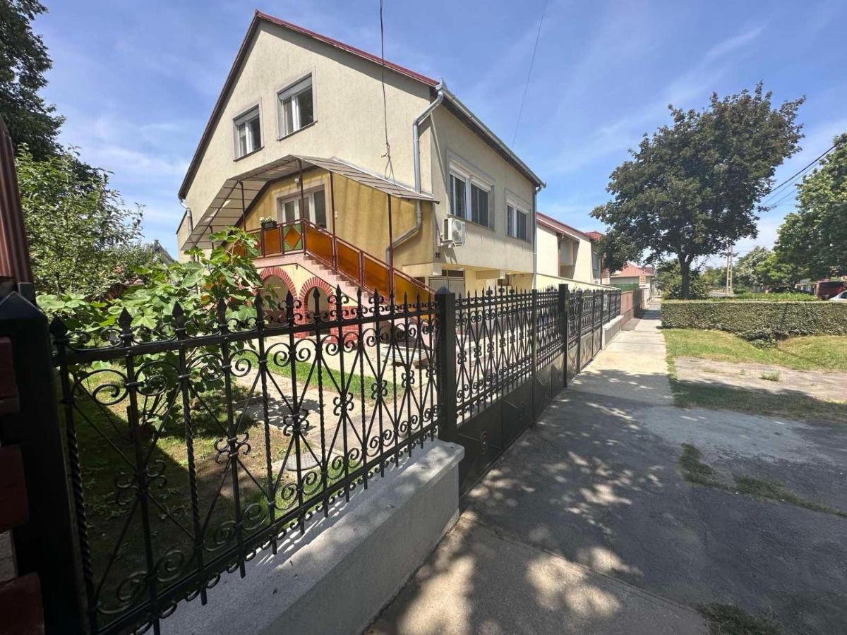 Olajfa Apartman - B&B