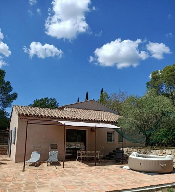 Charmante Petite Maison & Whirlpool Privé sur Terrasse Plein SUD au Calme ! - B&B Entrecasteaux