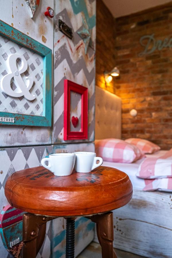 Kamer met Kingsize Bed en Uitzicht op de Bergen