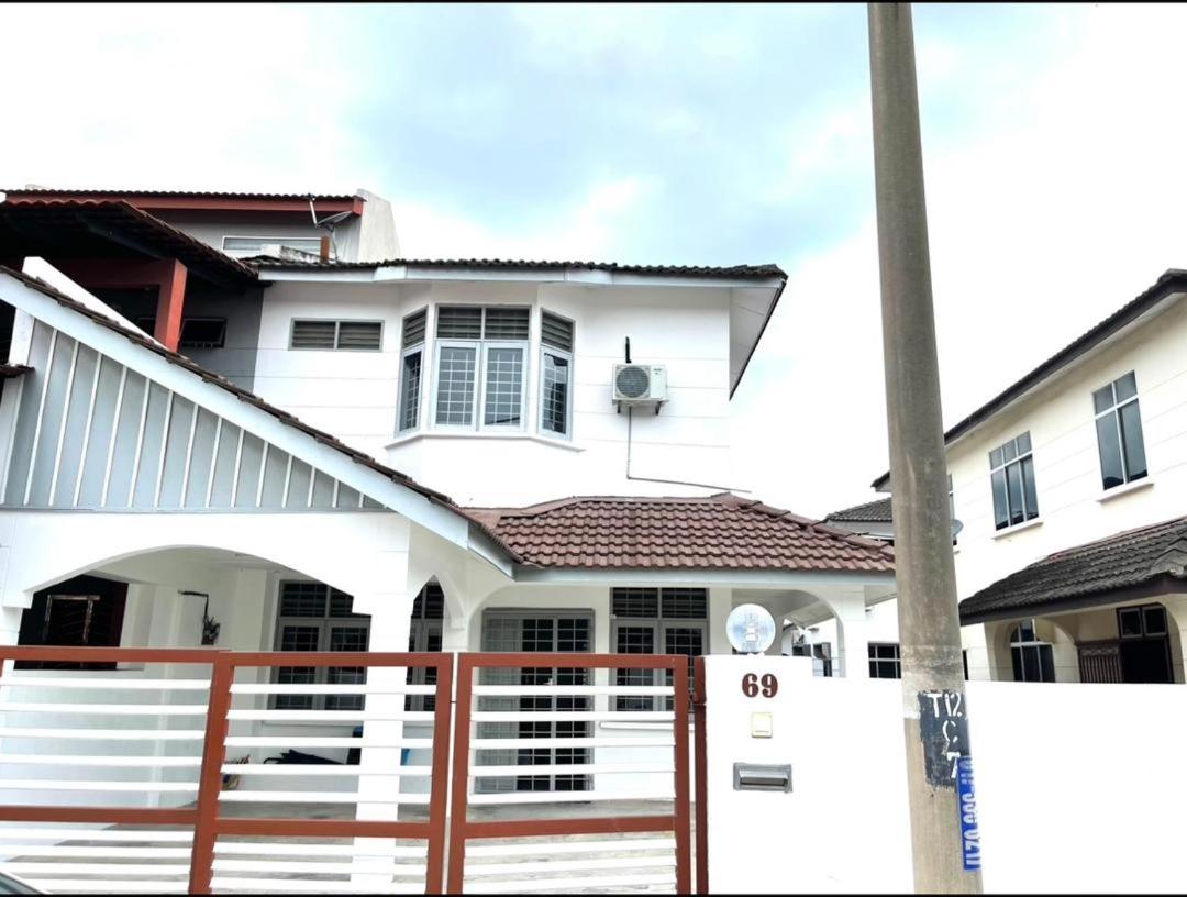Entire Residential House Alma Bukit Mertajam Spacious 4 bedroom - B&B Bukit Mertajam