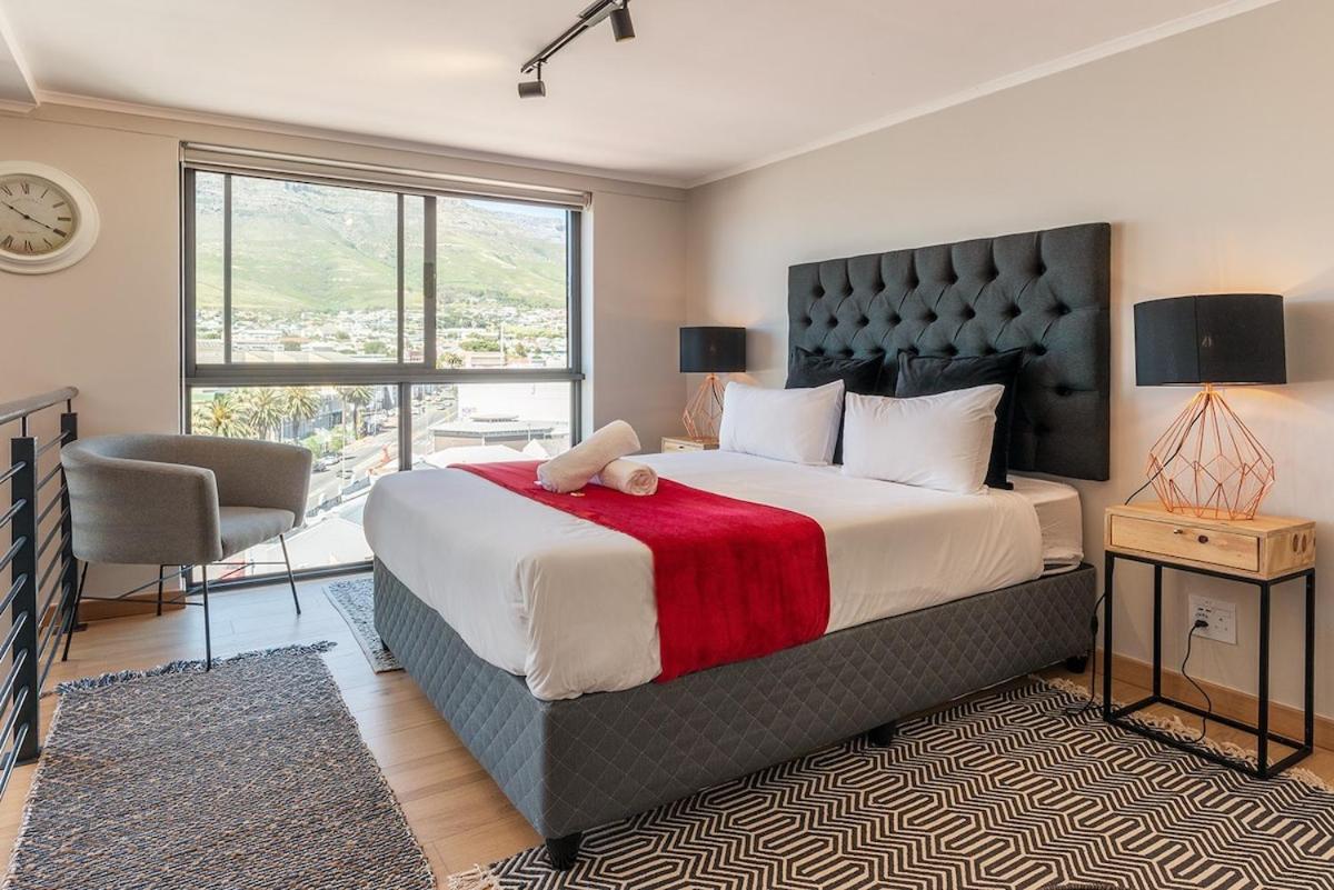 Penthouse 2 Bedroom - Biscuit Mill- Apartment - B&B