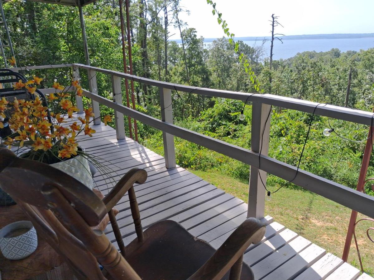 Lake Eufaula private Gettaway,COTTAGE! BEAUTIFUL VIEWS! Couples, Honeymoon, Family of 3 - B&B
