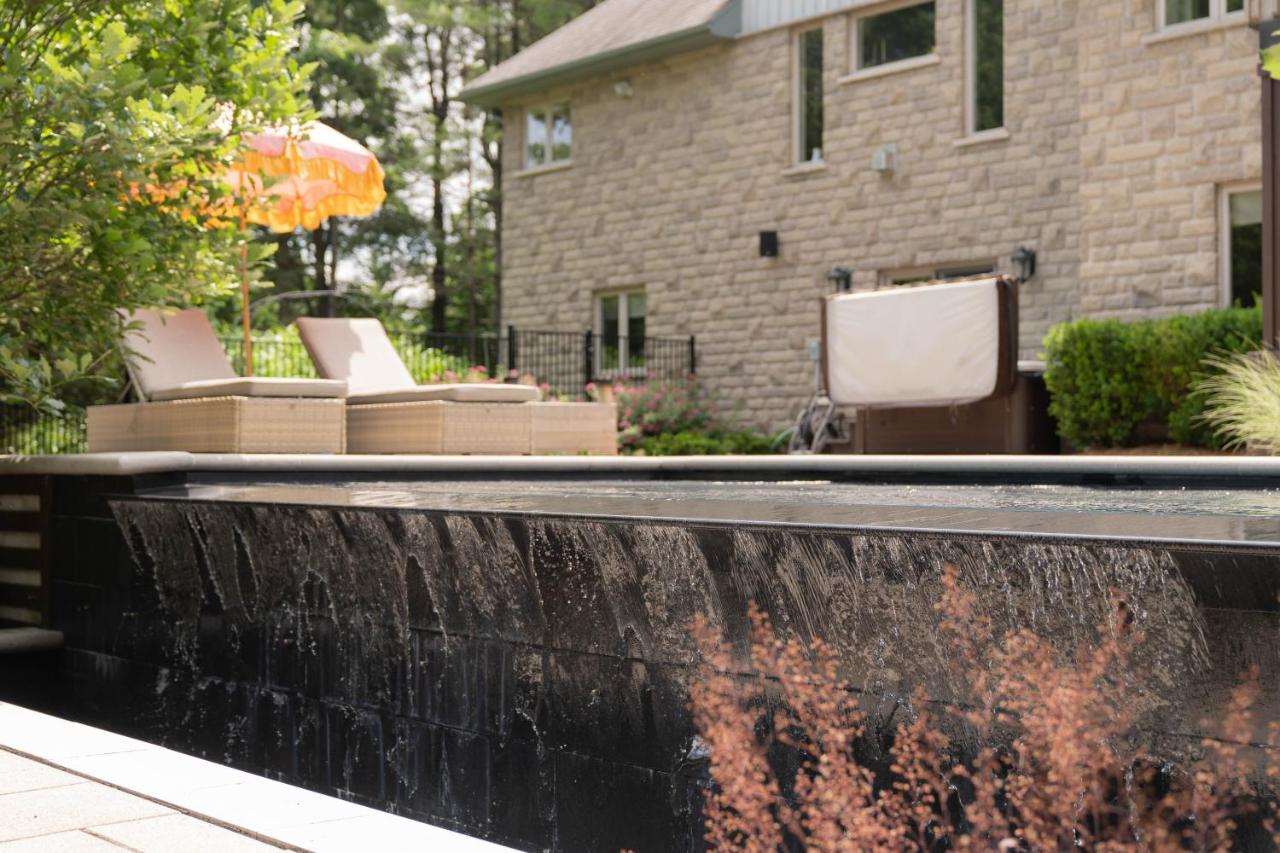 Private Basement Suite with Pool & Hot Tub Access - B&B