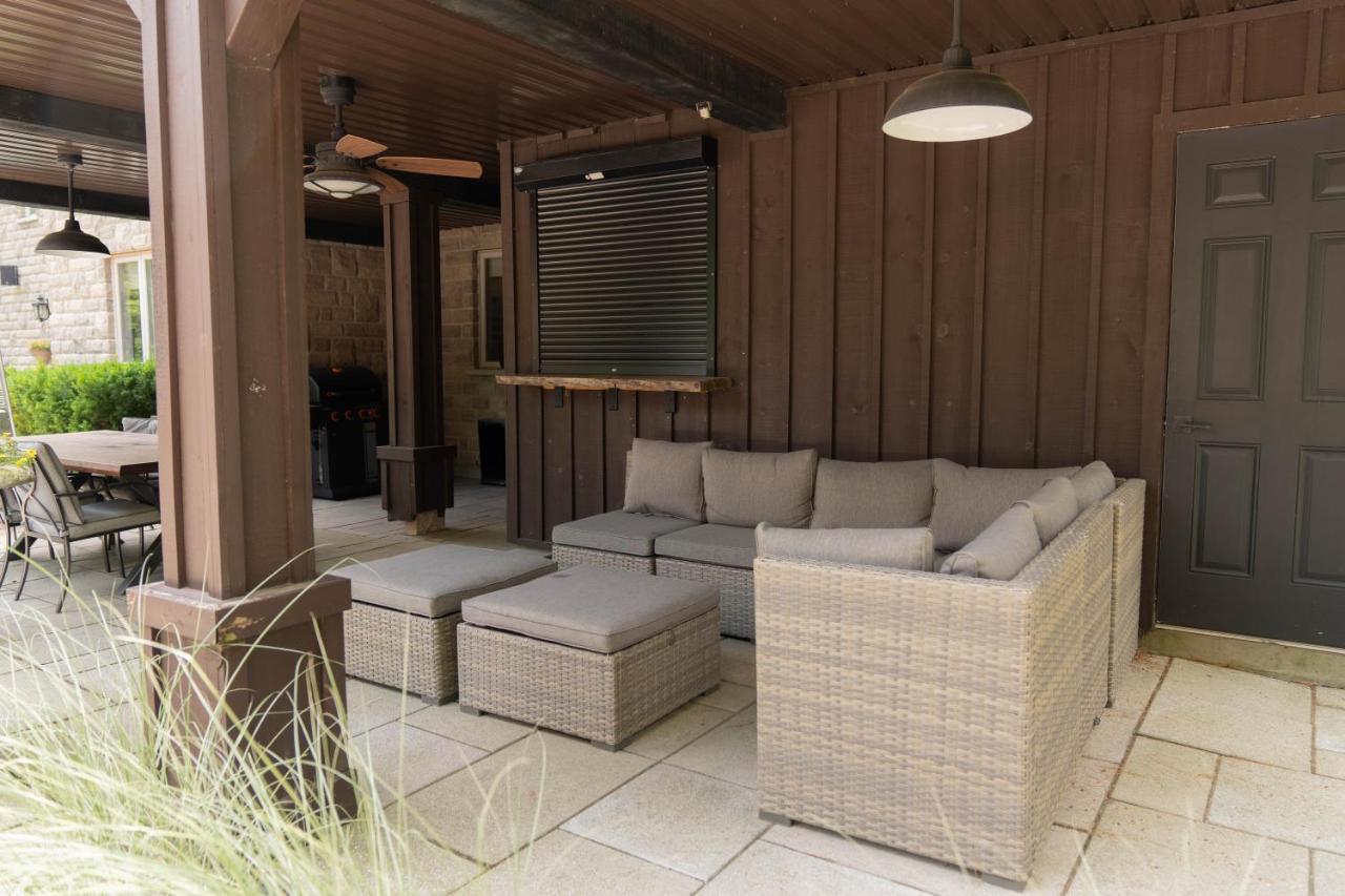 Cozy Private Basement Suite with heated pool - Bed and Breakfast Elora