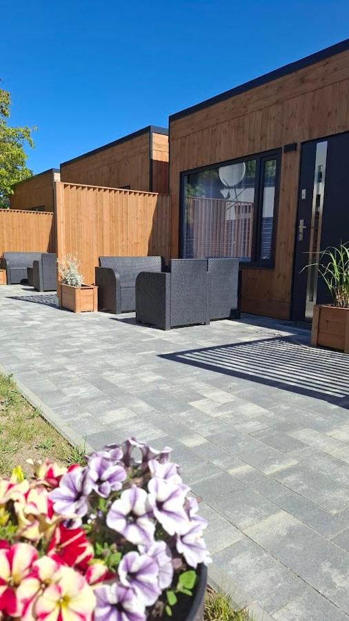 Neue Häuser mit Klimaanlage am Ostsee