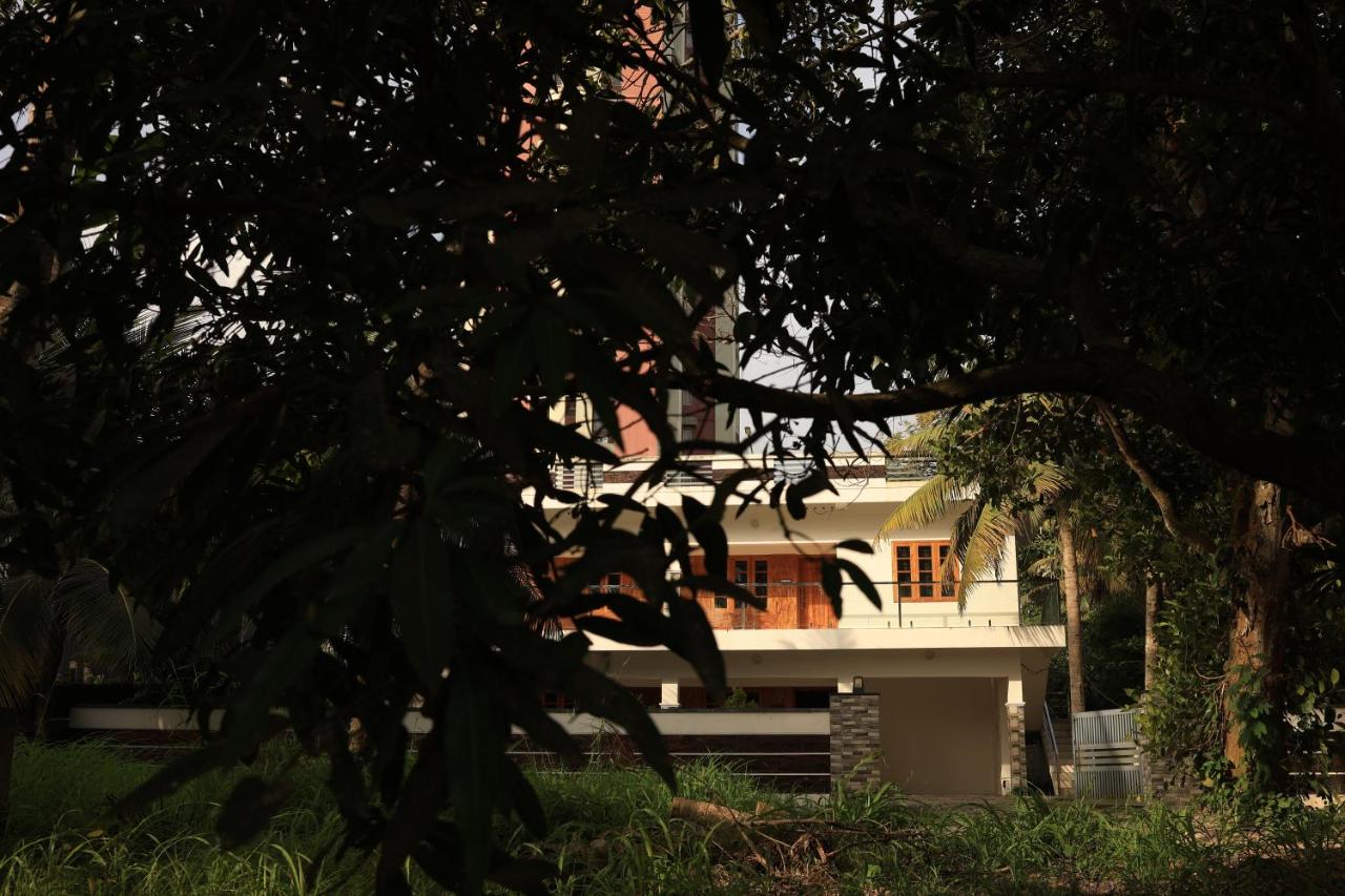 Salora by Mohanam Comfort Homes - Ferienwohnung Kazhakuttam