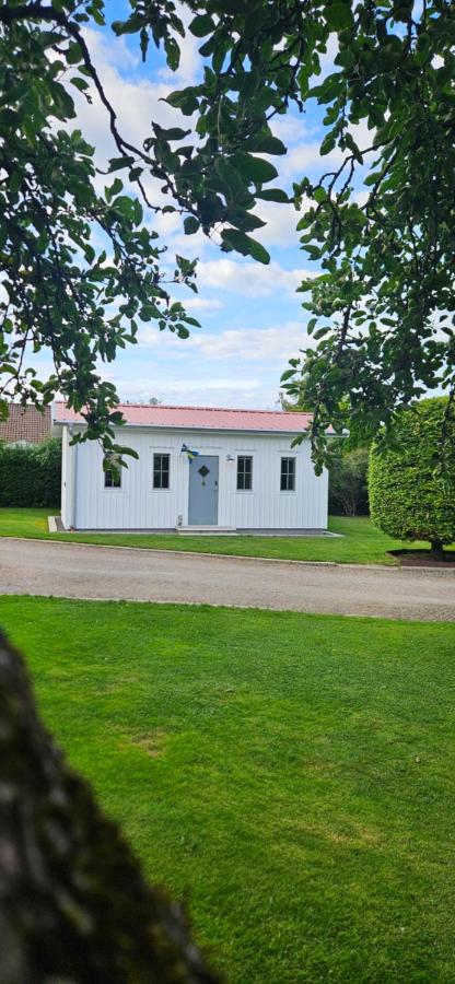 Nybyggd stuga nära centrum och tågstation - Ferienwohnung Falkenberg