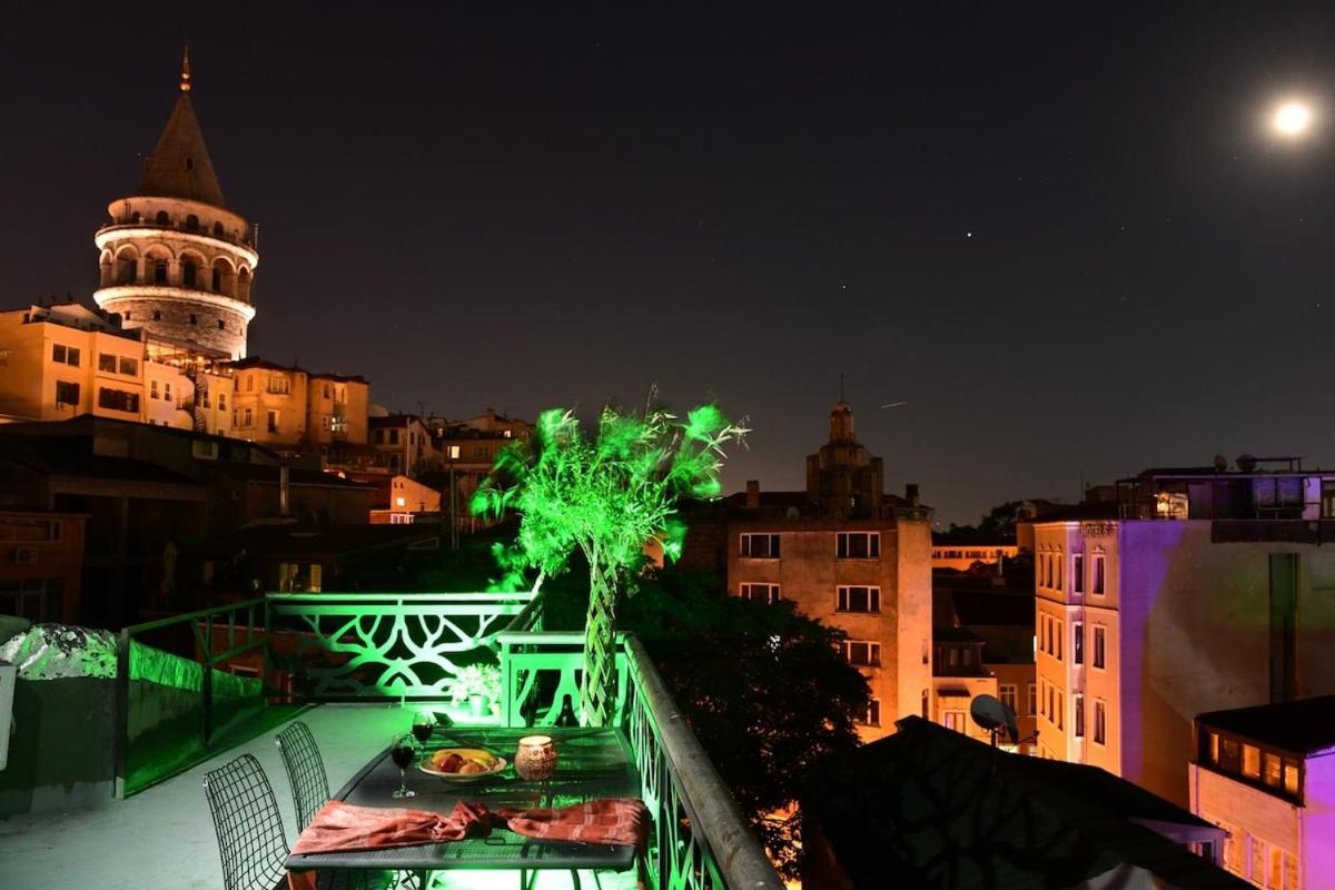 Historical Flat Unique Terrace AC in Beyoğlu Galata - Chambres d'hôtes Istanbul