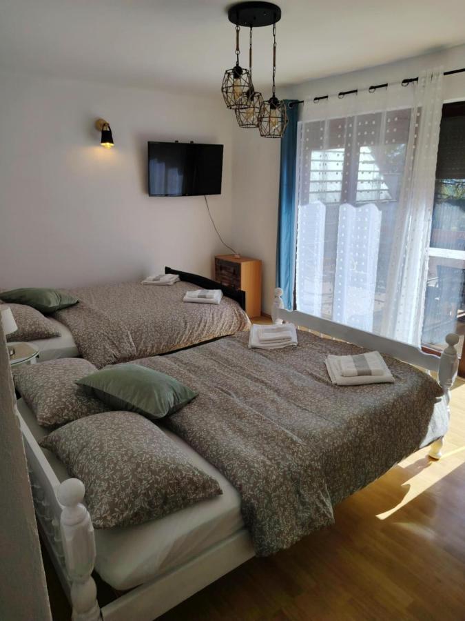 Two-Bedroom Apartment with Lake View