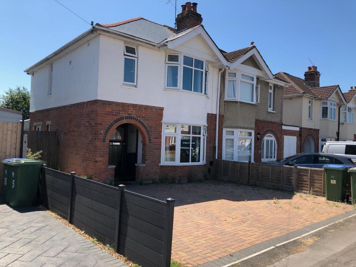4 Bedroom House Near Hospital And Motorway - B&B