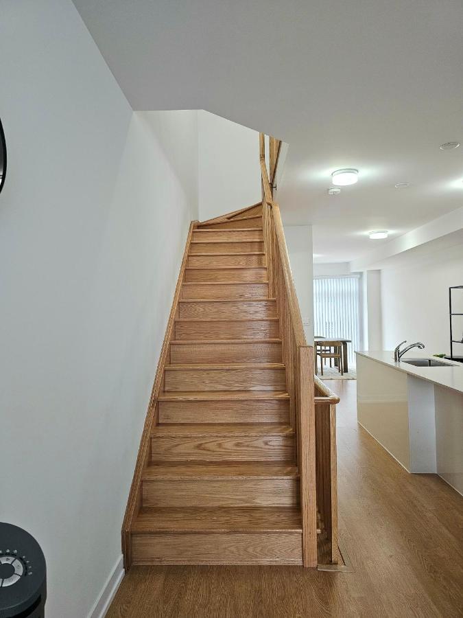 SPRUCE Private Suite with attached Full Bathroom in Toronto, Canada - B&B