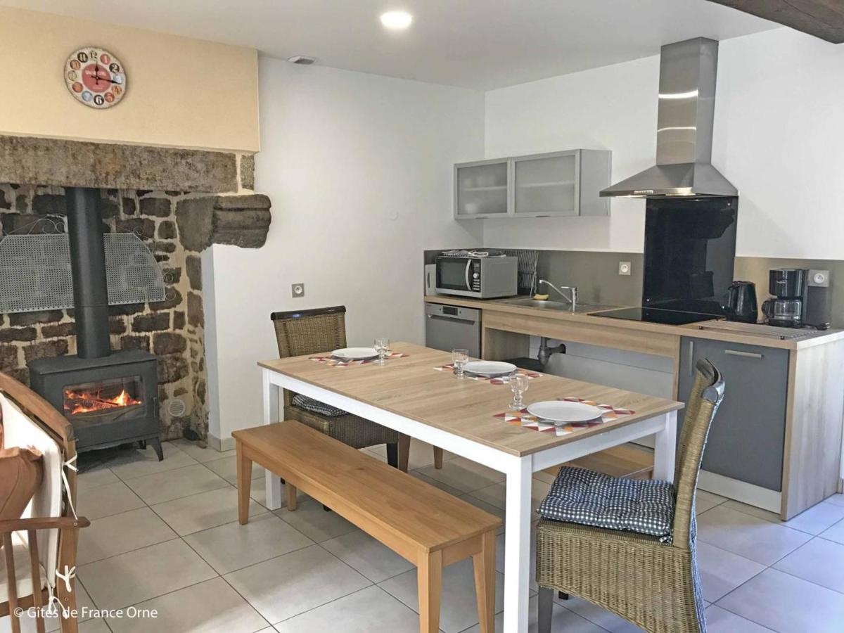 Maison de campagne tranquille avec poêle et animaux admis, proche nature - FR-1-497-74 - Chambres d'hôtes Saint-Fraimbault