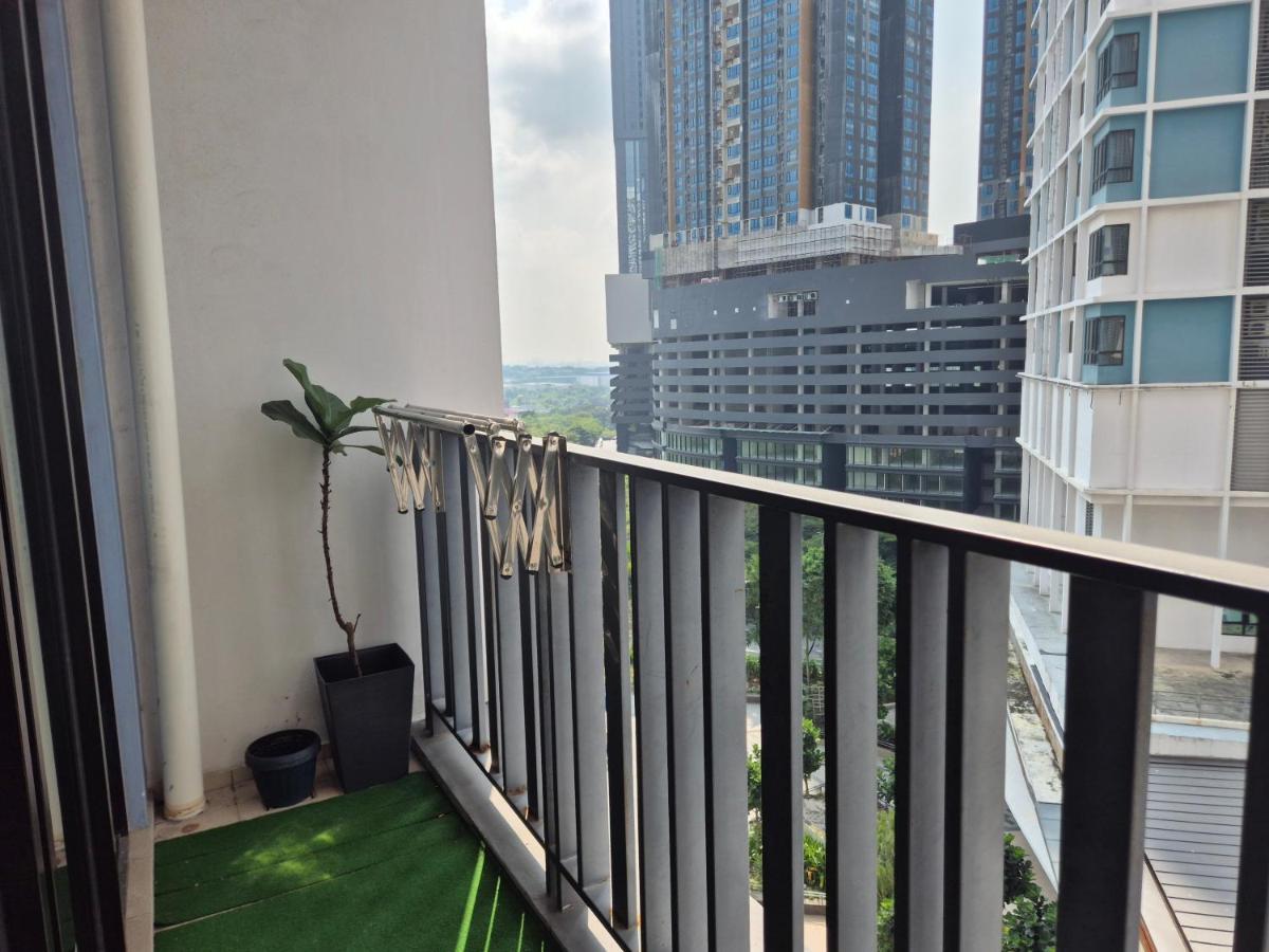 9pax 2R2B FAMILY SUITE, i-CITY, i-SUITE, HYDE, LIBERTY, Beside Theme Park, WIFI 50-55"TV - B&B