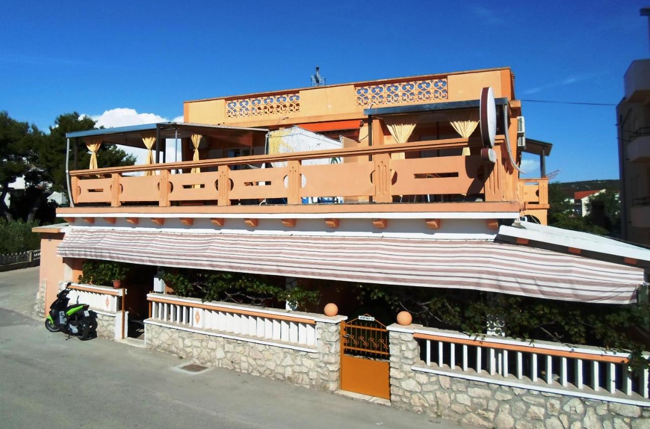 Apartments Zara - B&B Pirovac