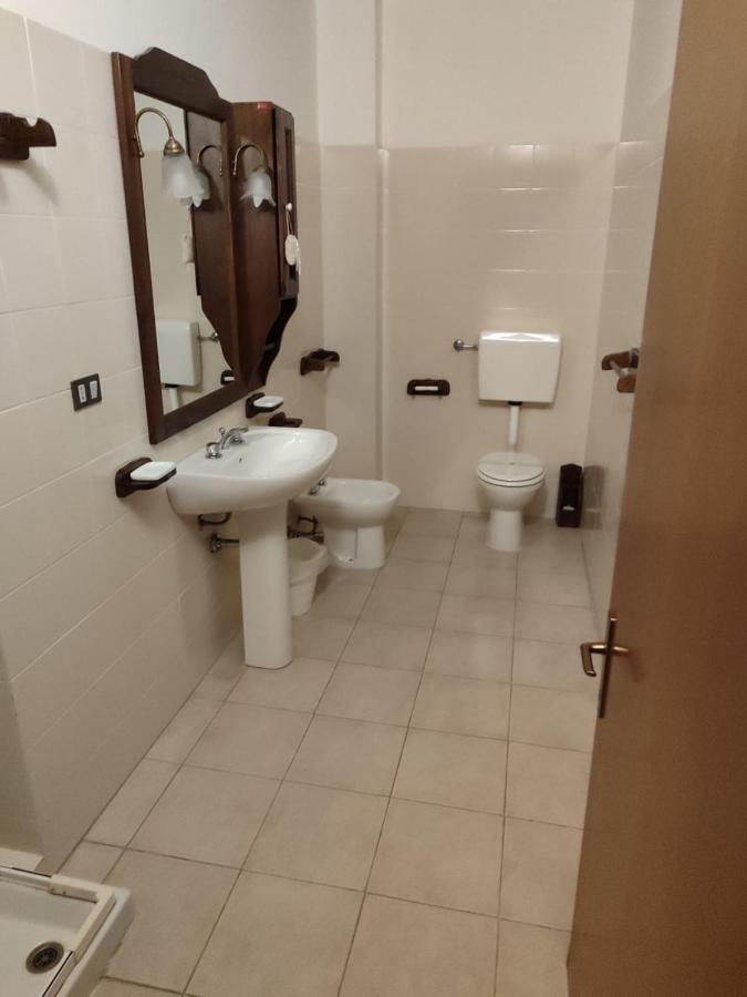 Camera Matrimoniale con Bagno in Comune