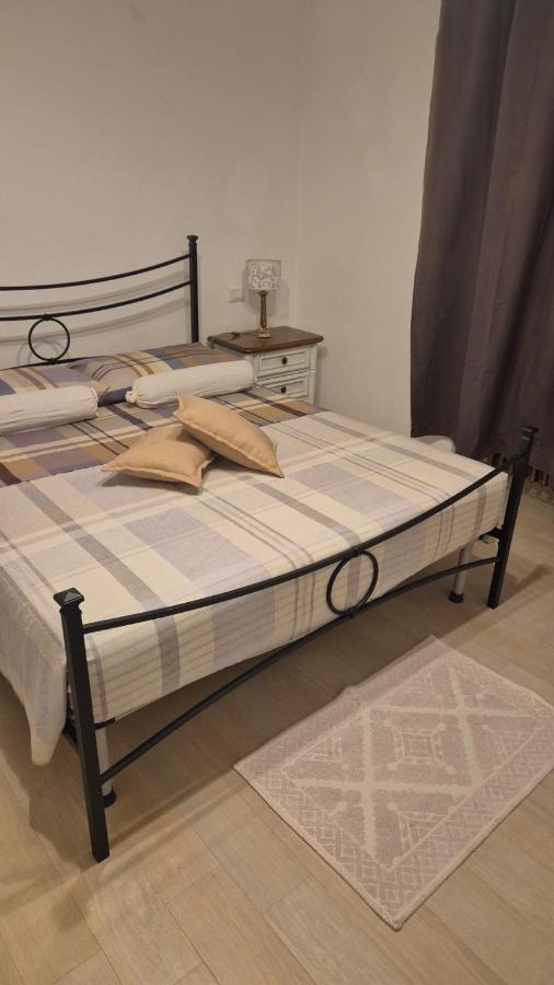 PM 16 Via Frati de Addis - B&B Aggius