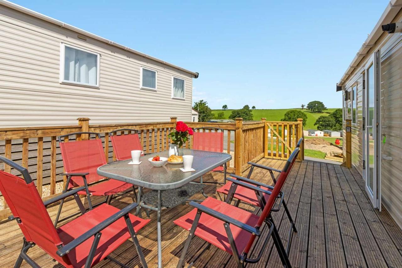 Hillside Splash Retreat -No Commercial Sign written Vehicles,Fishing Nearby & Communal Swimming Pool ,Pool open May to September - Bed and Breakfast Cheriton Bishop