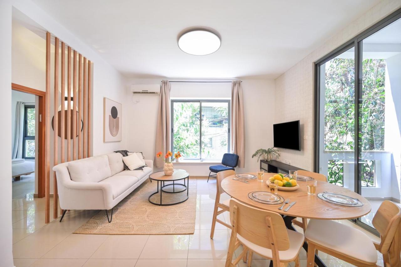 Renovated & Quiet 2BR Apartment near Gordon beach by HolyGuest - B&B