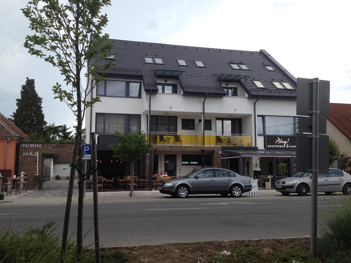 Rubin Apartman - Ferienwohnung
