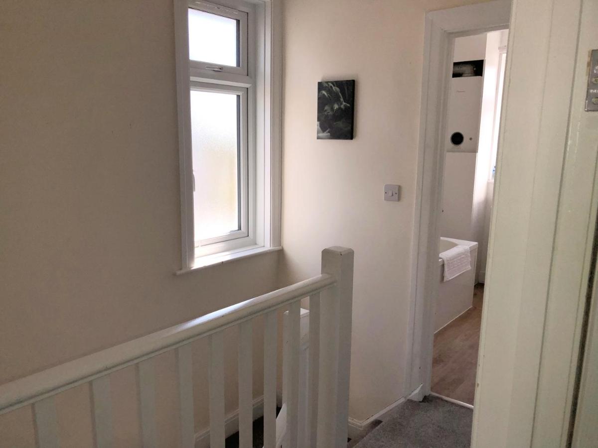 4 Bedroom House Near Hospital And Motorway - B&B Southampton