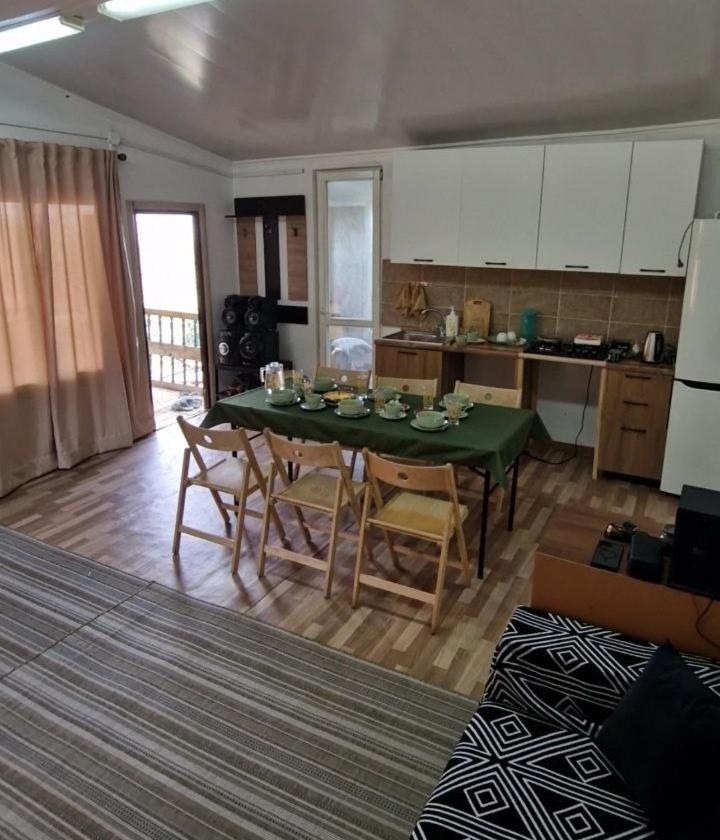 Гостевой дом Tengri House - Ferienwohnung Zhezdi
