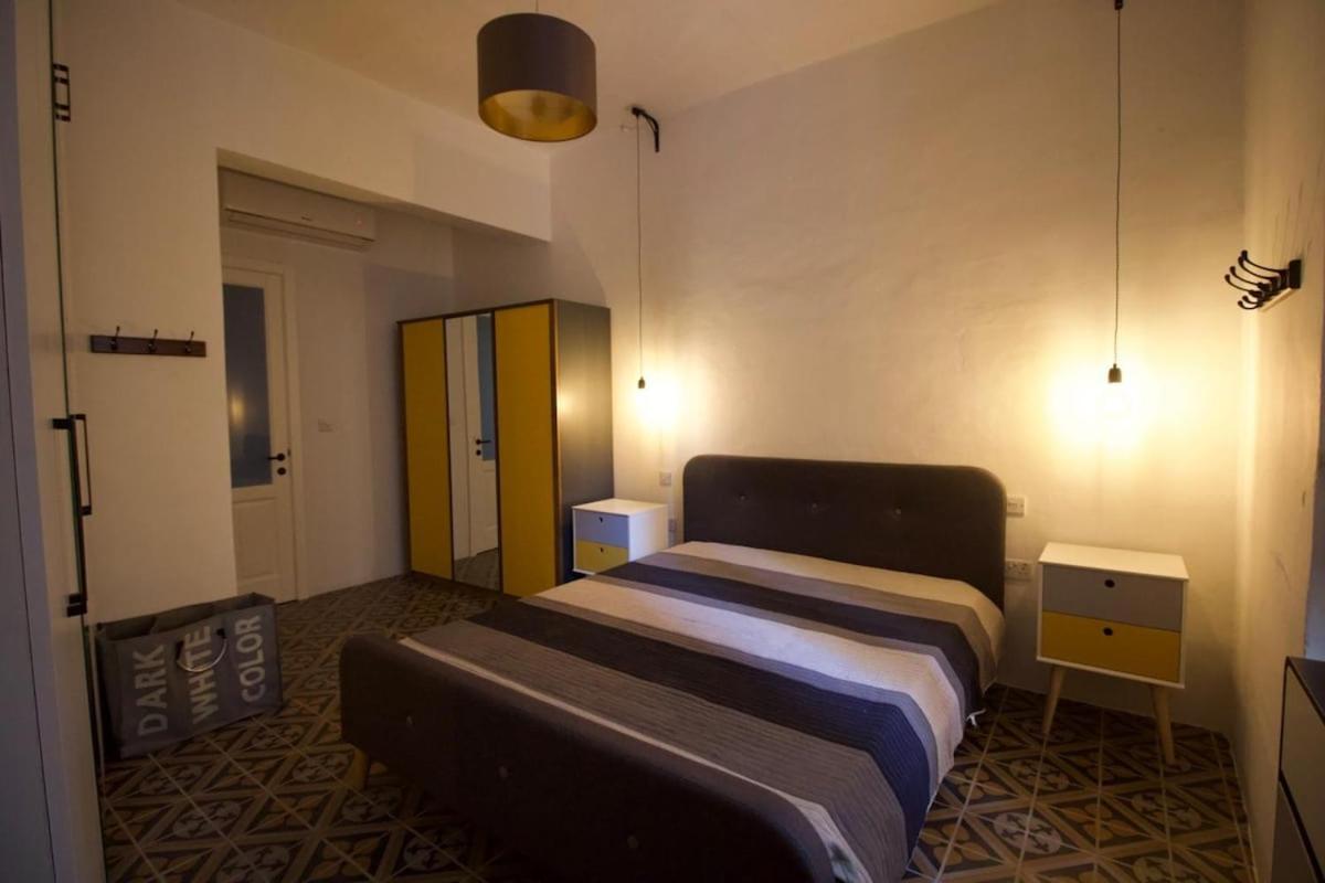 13, Mustard - B&B Birgu