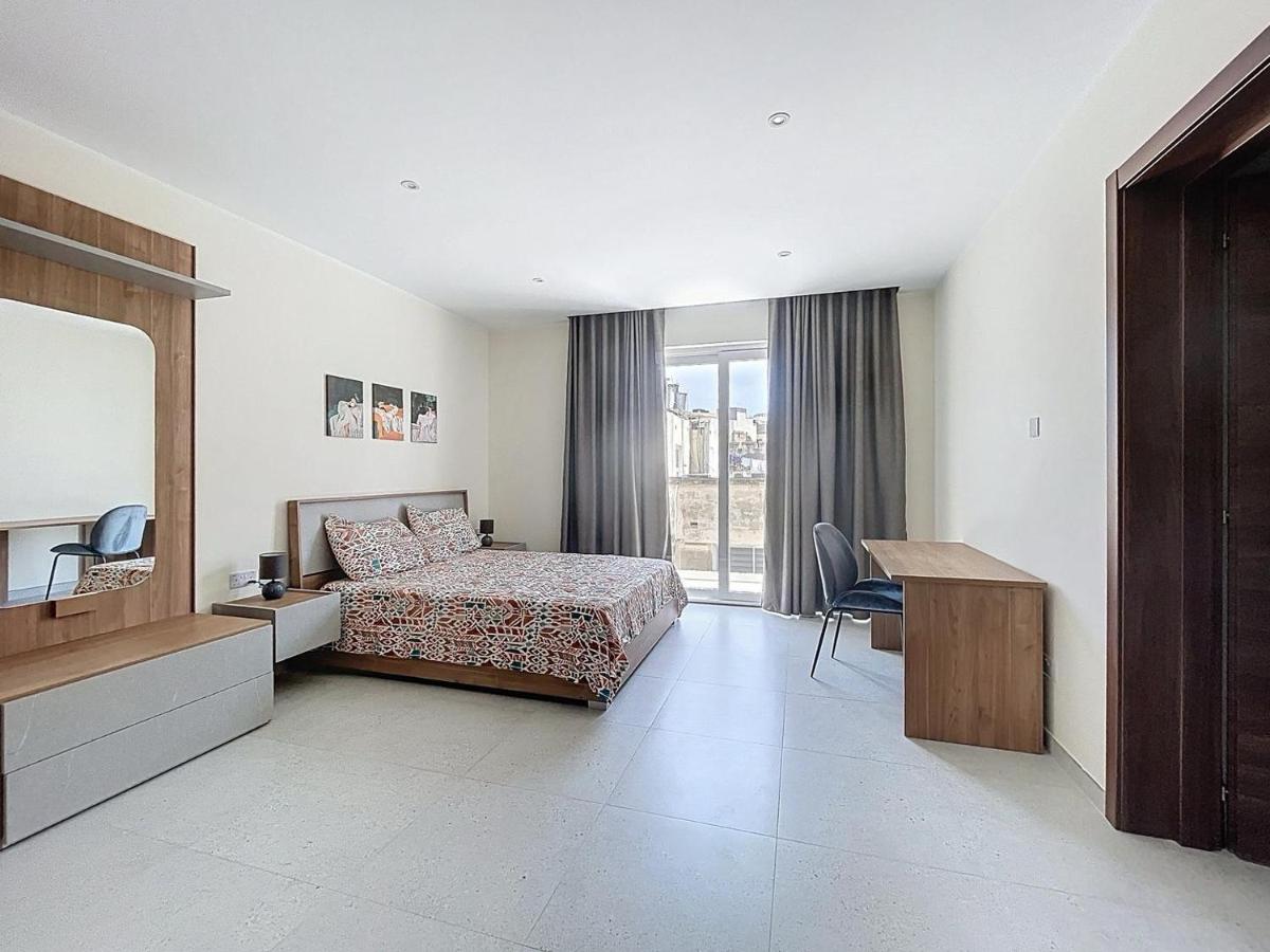 Private room with Bathroom and Balcony - Shared Flat - Ferienwohnung St. Julian's