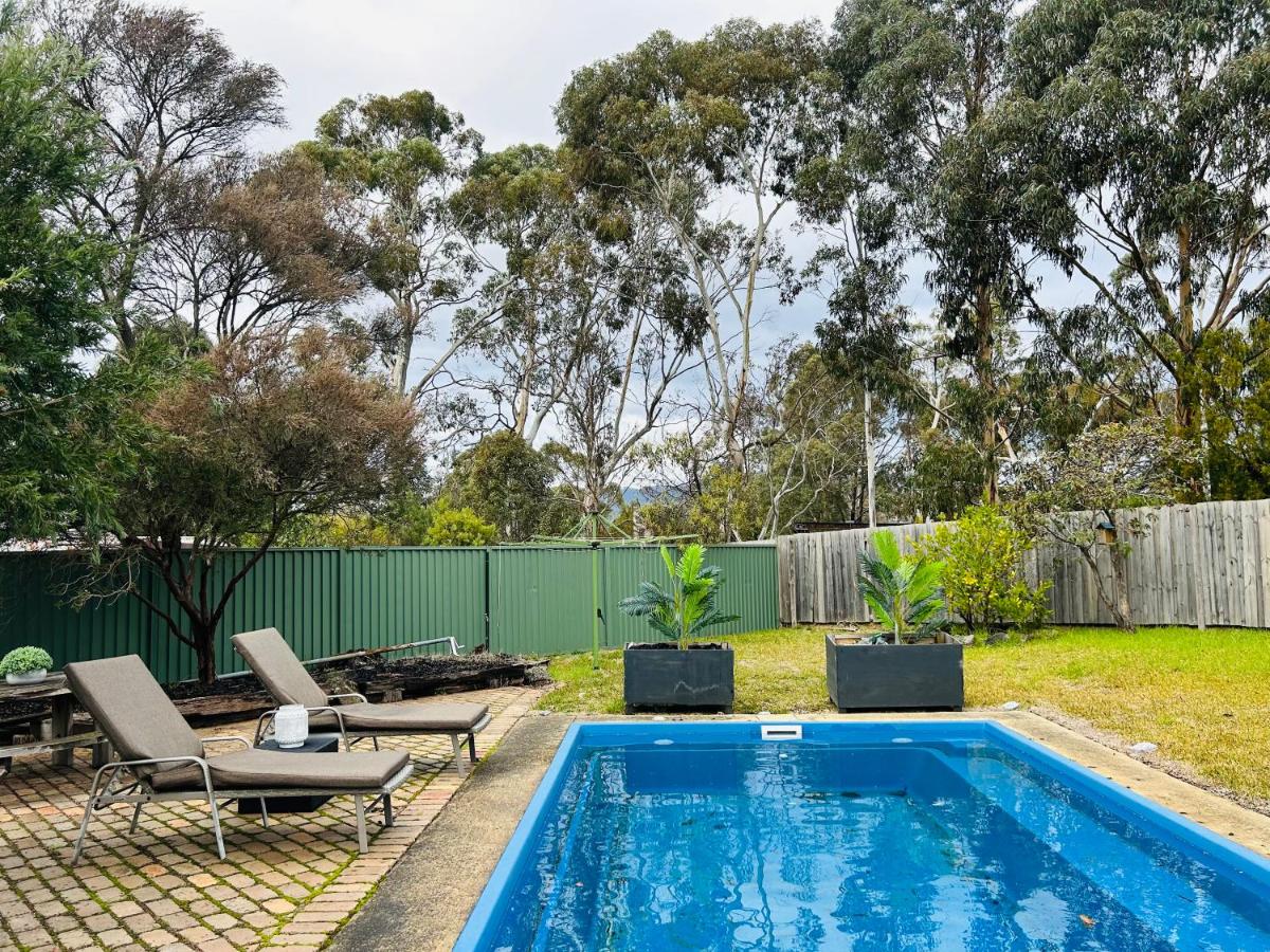 3 Bdrm home,pool, BBQ , fireplace Great for a weekend of fun or family retreat - B&B