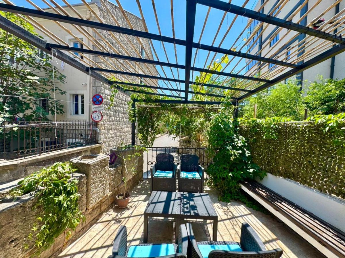 Beachfront Holiday Home Rafailovici - Ferienwohnung Bečići