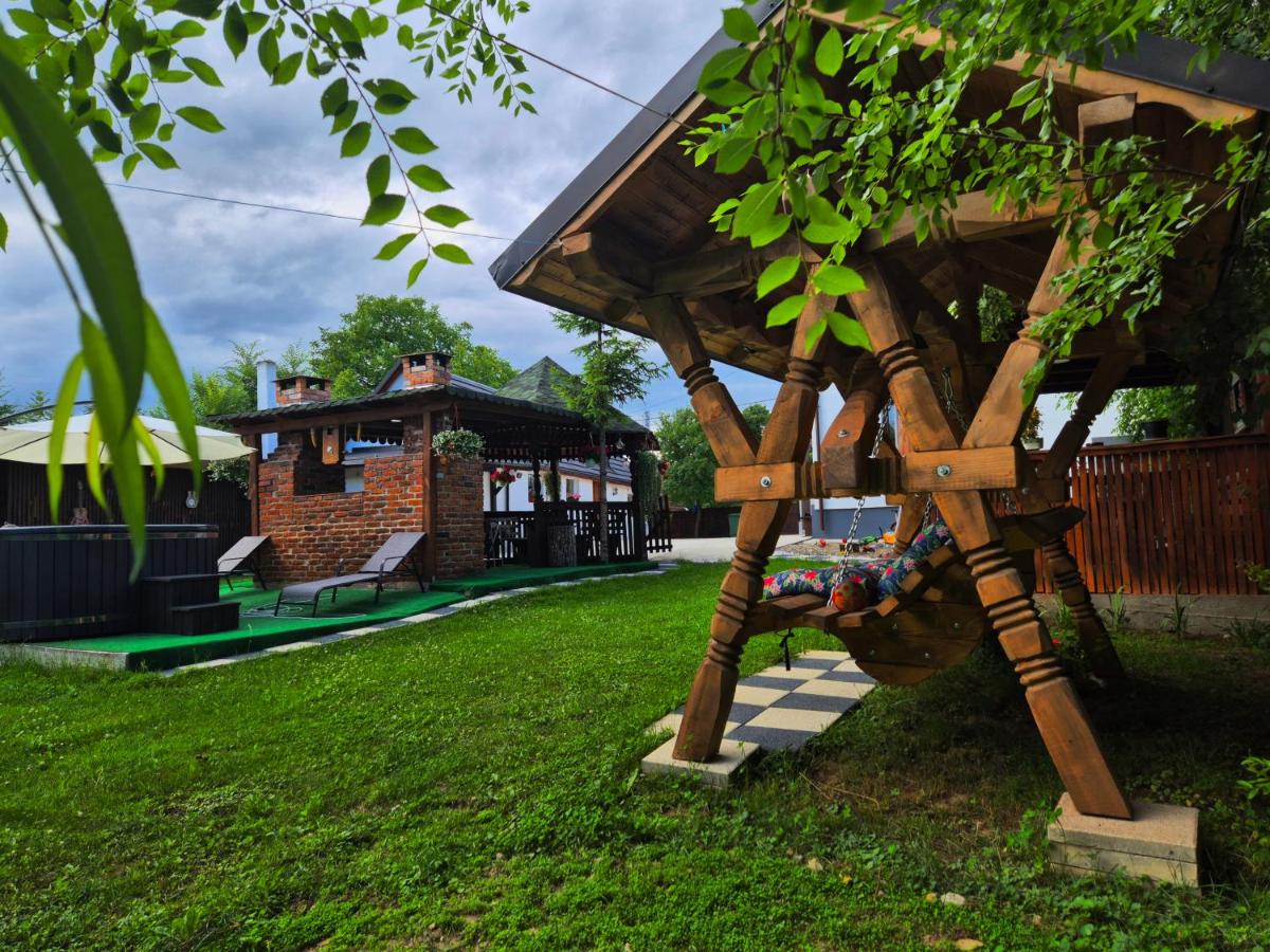 La Nelutu Ceterasu - B&B Ocna Şugatag