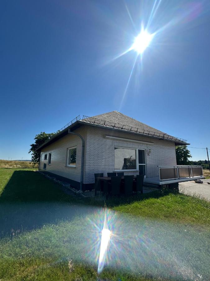 Ferienhaus Hof Schöneck in sehr ruhiger Alleinlage - Chambres d’hôtes Gondershausen