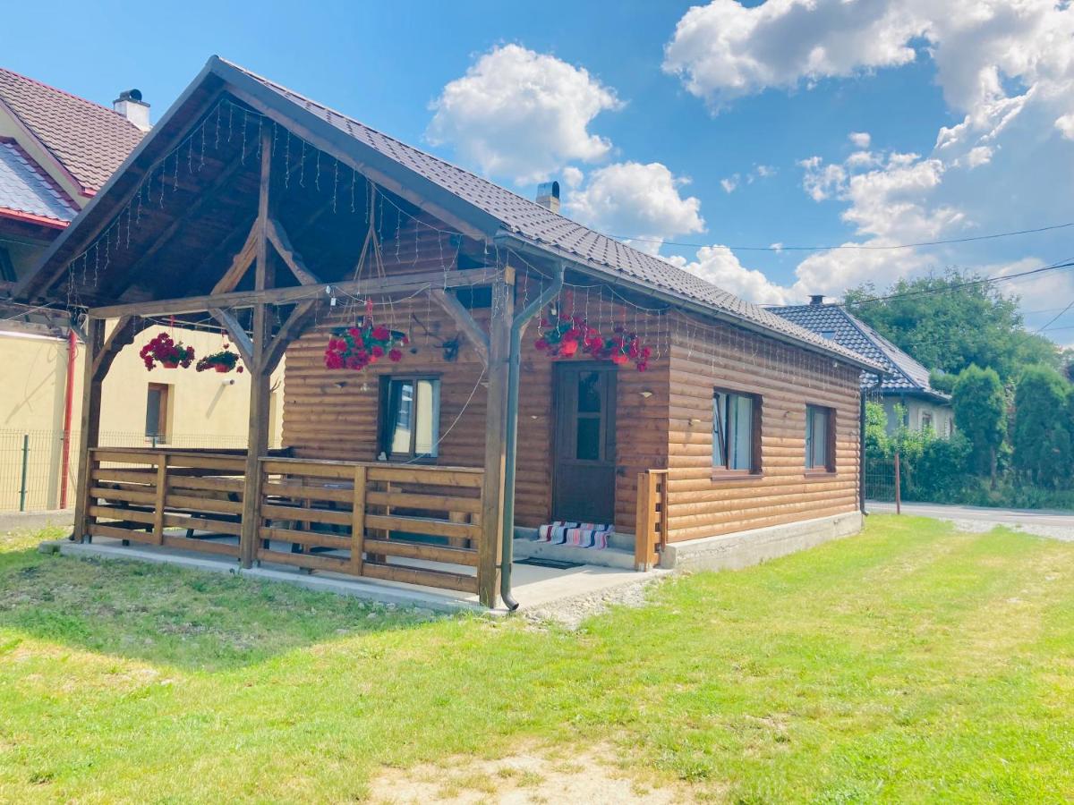Casuta Adelina Borsa - Bed and Breakfast Borşa