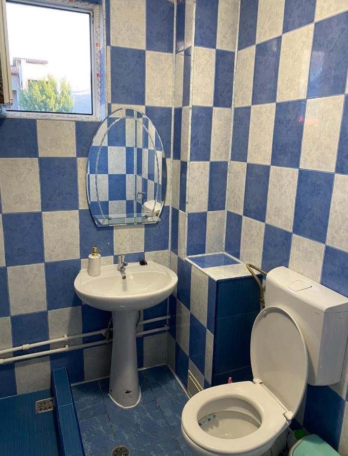 Camera Matrimoniale/Doppia con Letti Singoli con Bagno in Comune